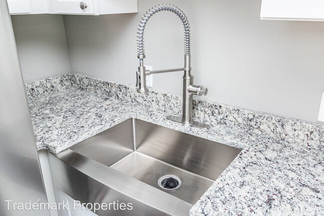 Building Photo - 411 N Charles St