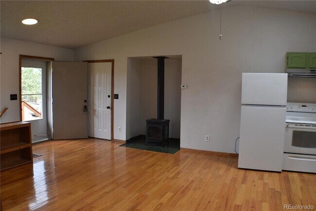 Building Photo - 1014 Elfin Glen Dr