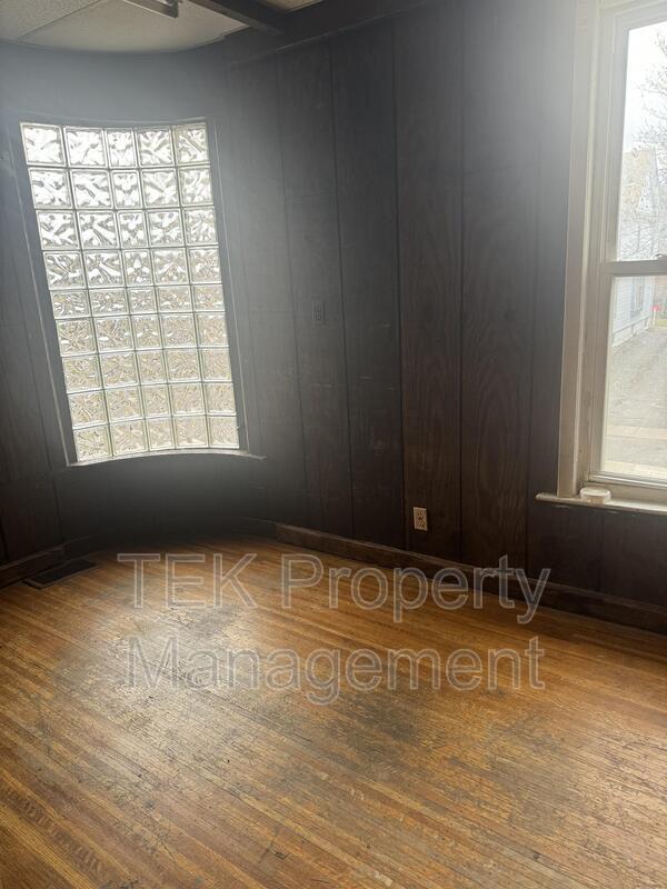 Building Photo - 26 Augustine St