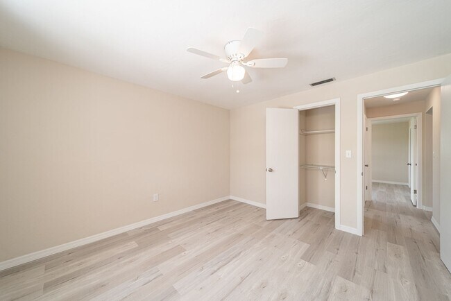 Building Photo - Welcome to your dream rental in Cape Coral! This fully remodeled, MONTH TO MONTH available home.