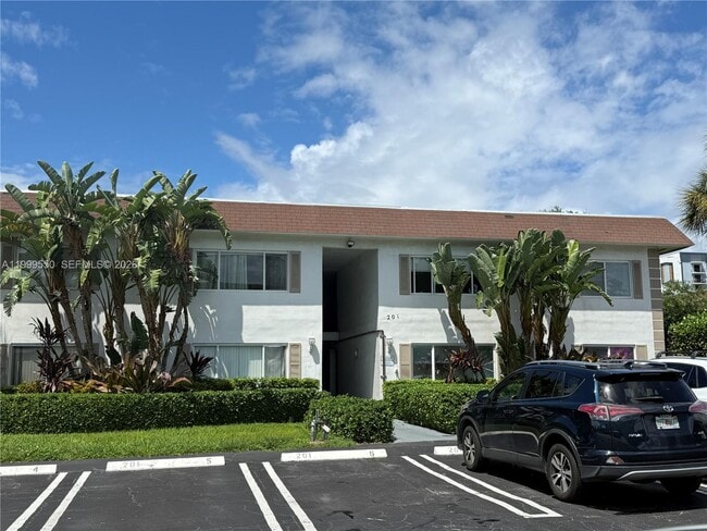 Building Photo - 201 SE 6th Ave