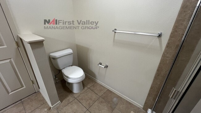 Building Photo - 3 Bedrooms, 2 Baths and a Single Car Garage