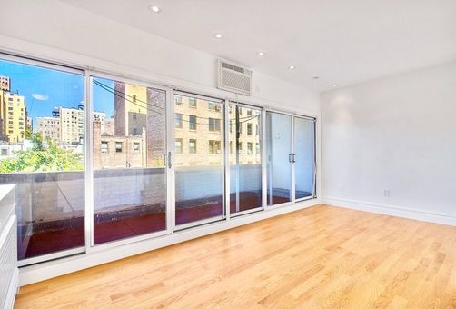 Building Photo - 169 W 76th St