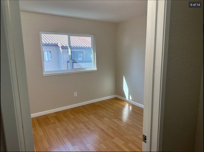Building Photo - 165 Shaniko Common