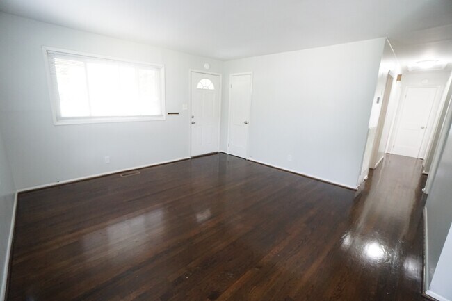 Building Photo - 112 13th Ave N