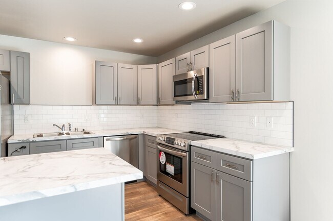 Building Photo - 3 Bed, 2.5 Bath Duplex in Royal City