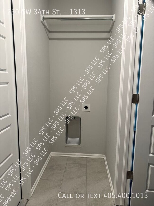 Building Photo - 230 SW 34th St