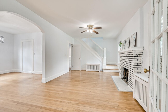 Building Photo - 364 Brightwood Ave