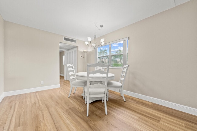 Building Photo - 723 Flanders Dr