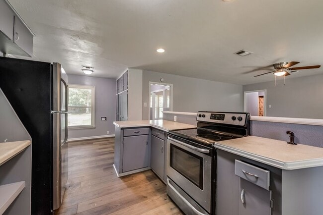 Building Photo - 1014 W Belden St