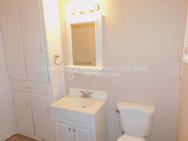 Building Photo - 915 Idlewood Dr