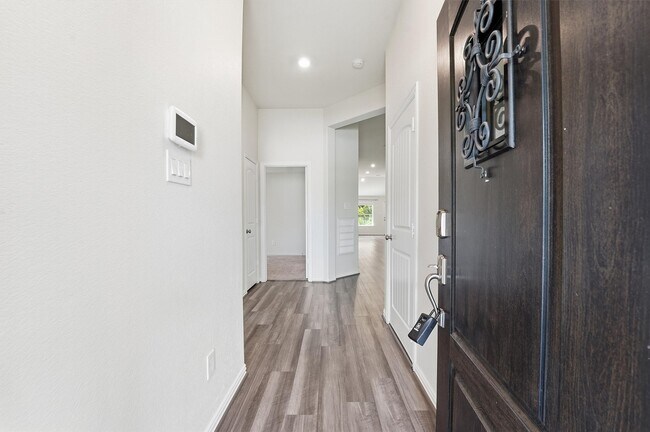 Building Photo - 28106 Aspen Horizon Dr