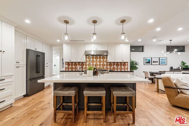 Building Photo - 4257 Shadyglade Ave