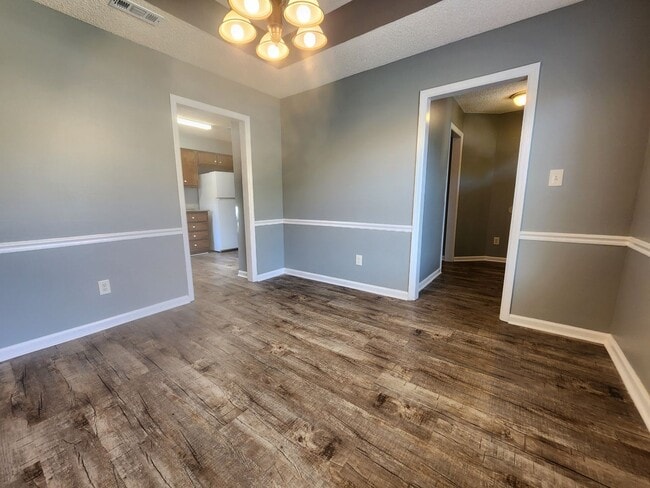 Building Photo - Bright & Inviting 3-Bedroom Home with Open...