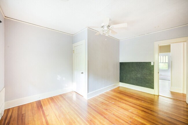 Building Photo - Beautifully updated House in Rivermont