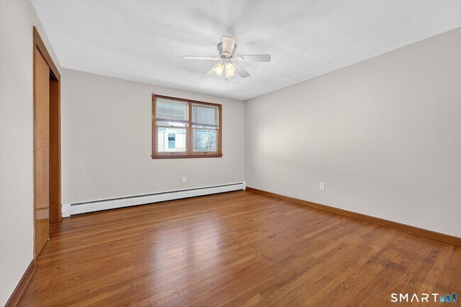 Building Photo - 985 Slater Rd