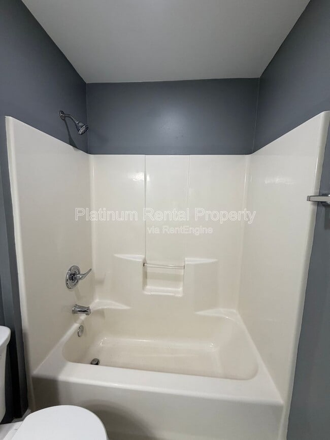 Building Photo - 1512 Waverly Way