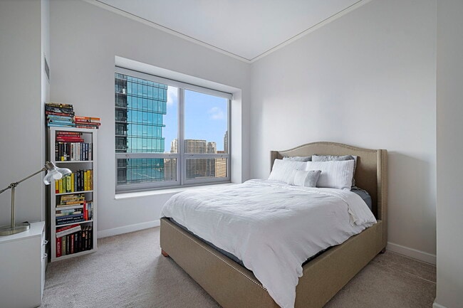 Building Photo - 420 E Waterside Dr