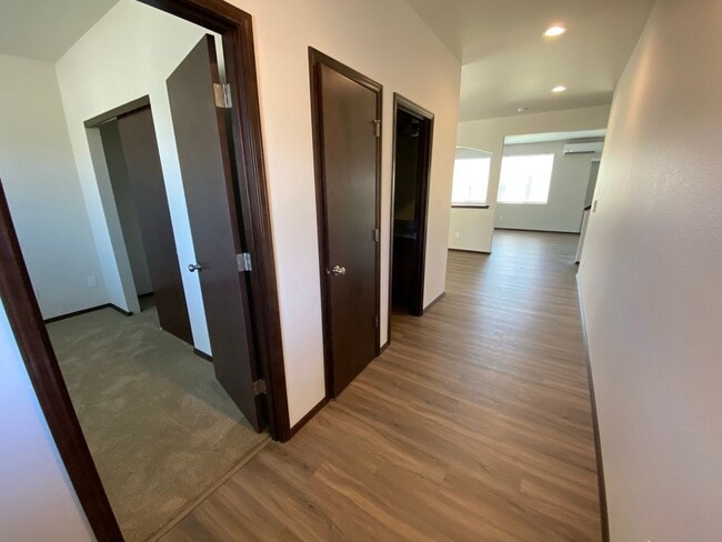 Building Photo - Newer, Spacious 5 Bedroom 3 Bed House!