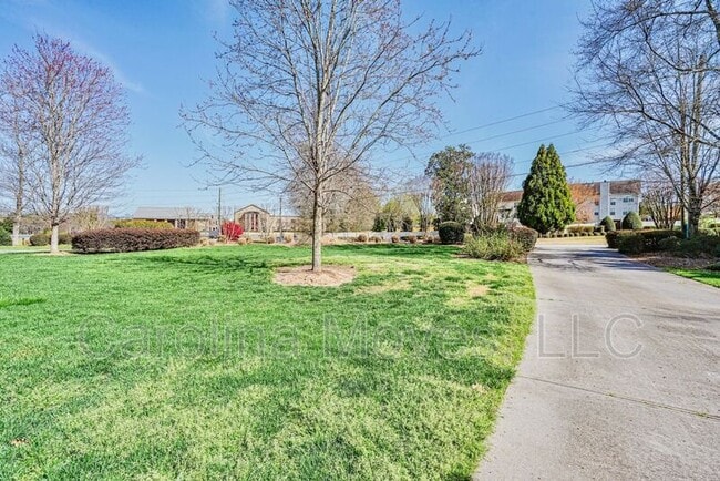 Building Photo - 3202 SC-14
