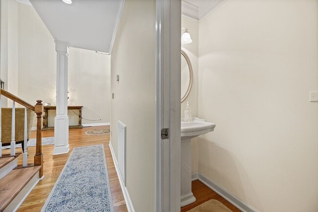 Building Photo - Gorgeous, multi-level condo!