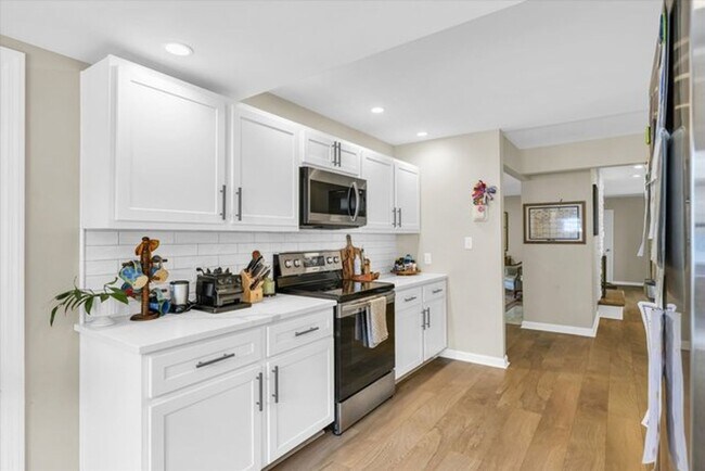 Building Photo - Renovated Ranch home in Champaign - AVAILA...