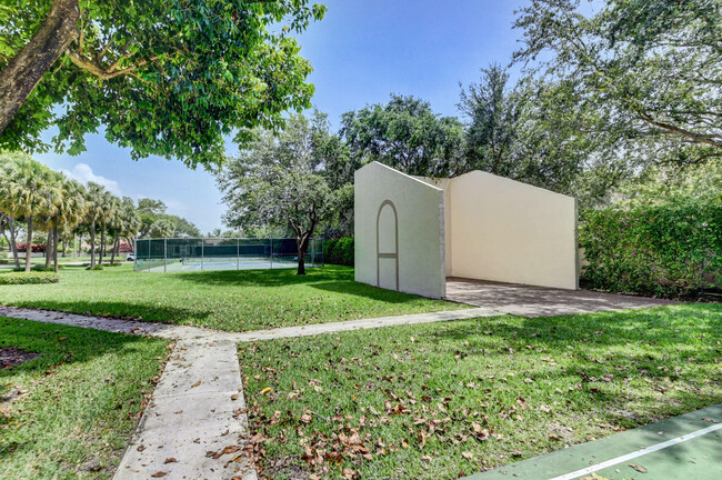 Building Photo - 492 Hardwood Pl