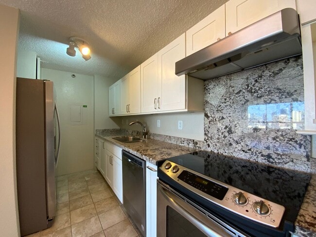 Building Photo - RARELY AVAILABLE MAKIKI PARK PLACE - ALL UTILITIES INCLUDED!