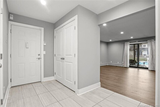Building Photo - 255 Strawberry Hill Ave
