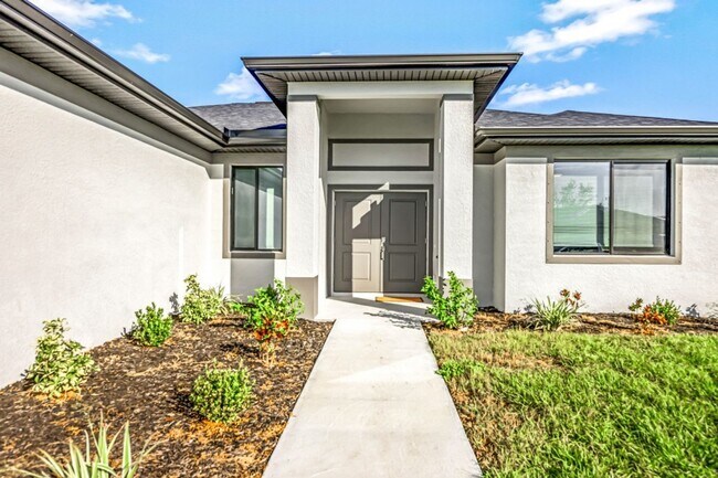 Building Photo - Charming 3BR House in Cape Coral