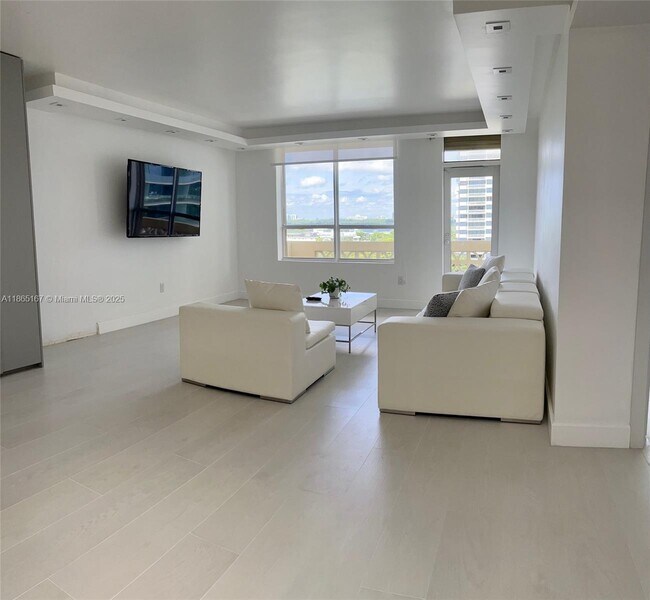 Building Photo - 10185 Collins Ave