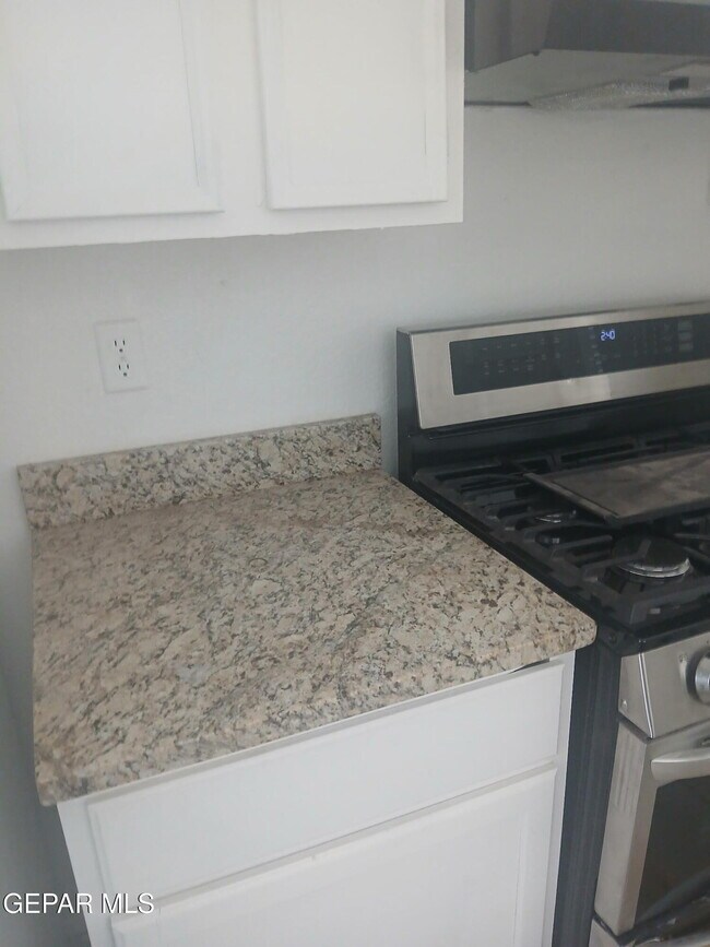 Building Photo - 6057 Morning Glory Cir