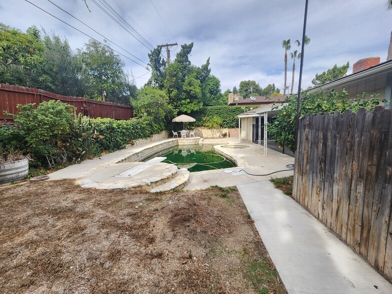 Building Photo - 11665 Babbitt Ave