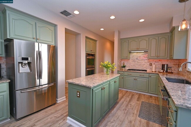Building Photo - 829 Deer Spring Cir