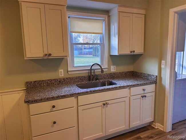 Building Photo - 110 Hamata Ave