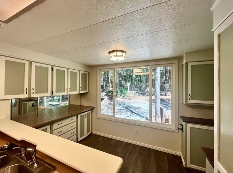 Building Photo - 14737 Wildlife Dr
