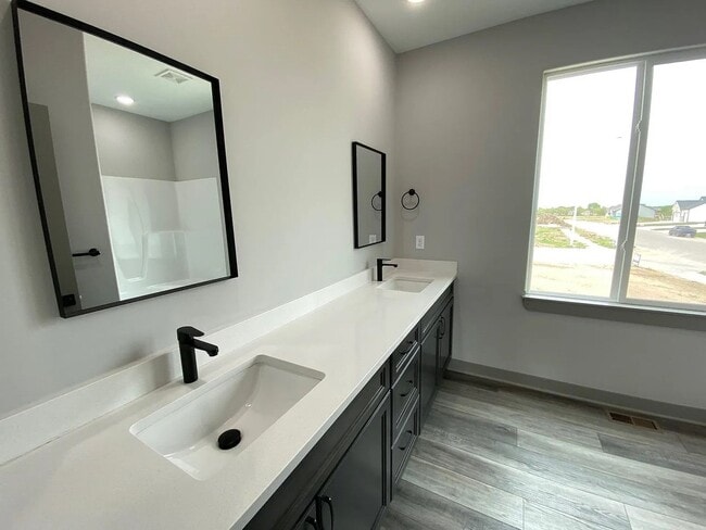 Building Photo - 2279 S Chateau Ct