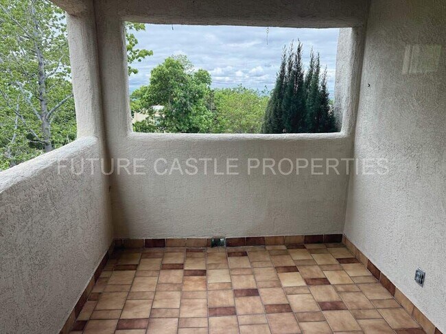 Building Photo - 5021 Calle Del Cielo NE