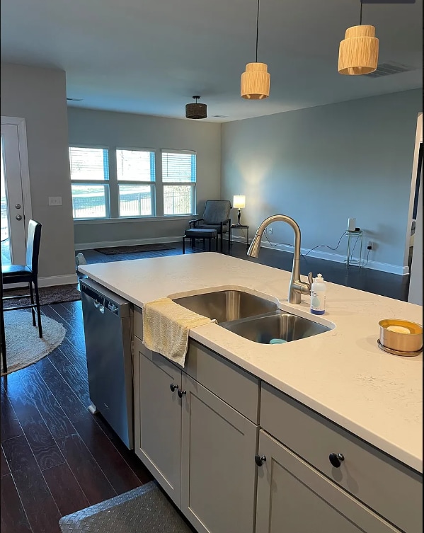 Building Photo - "Charming 3-Bedroom Retreat with 2 Baths w/bonus room and fenced yard!!