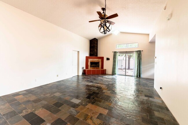 Building Photo - Beautiful Southside Adobe on Vuelta Colorada