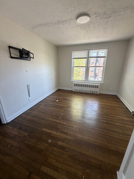Building Photo - 676 Park Ave