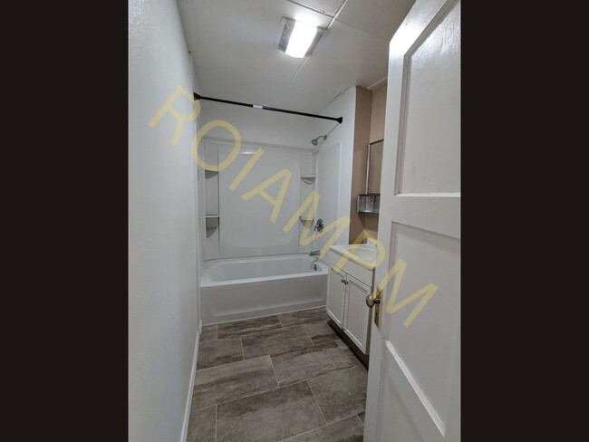 Building Photo - Charming 2 Bed 1 Bath Home in Buhl – Private Parking & Pet Friendly!