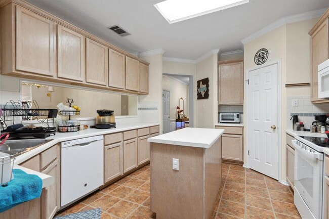 Building Photo - 8200 Edgemoor Pl