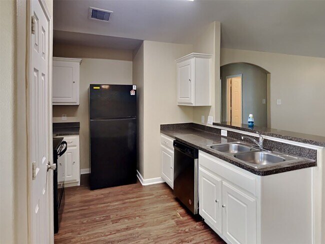 Building Photo - 28926 Village Creek Loop