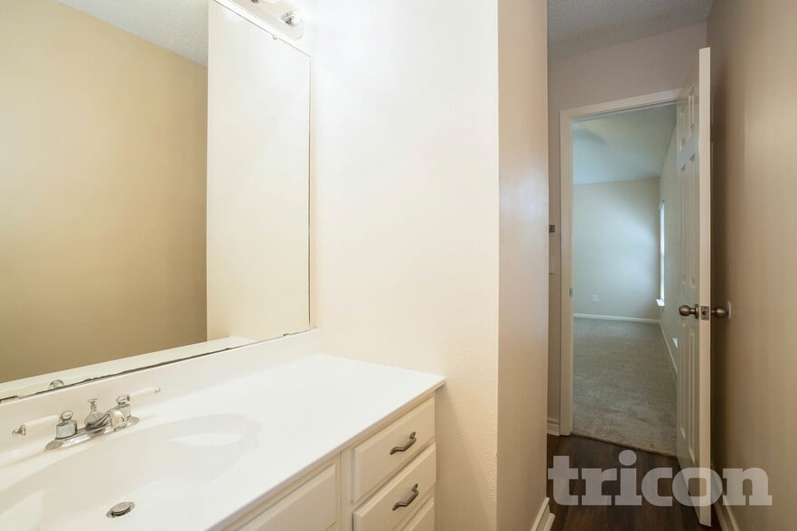 Building Photo - 18139 Lake Bend Dr