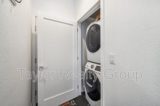 Building Photo - 3032 Wilson Ct