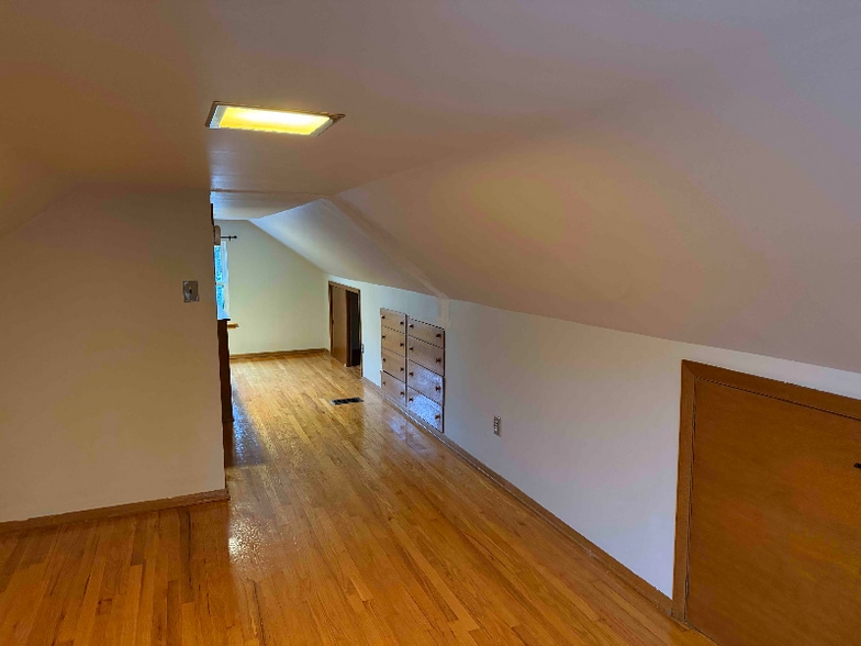 Building Photo - 320 Rosslyn Ave