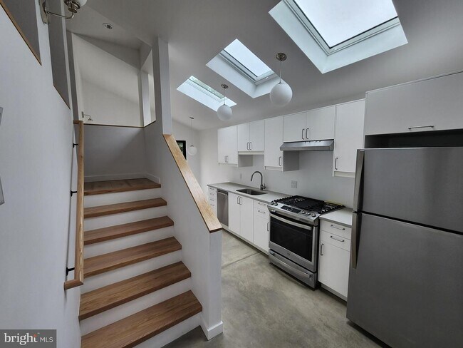 Building Photo - 1048 Prospect St