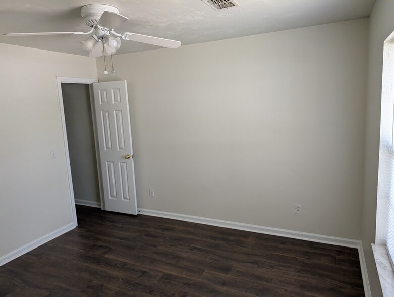 2nd Bedroom - 2423 Chateau Ln