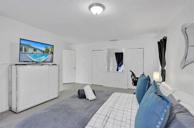 Building Photo - 5 bedroom in North Miami Beach FL 33179